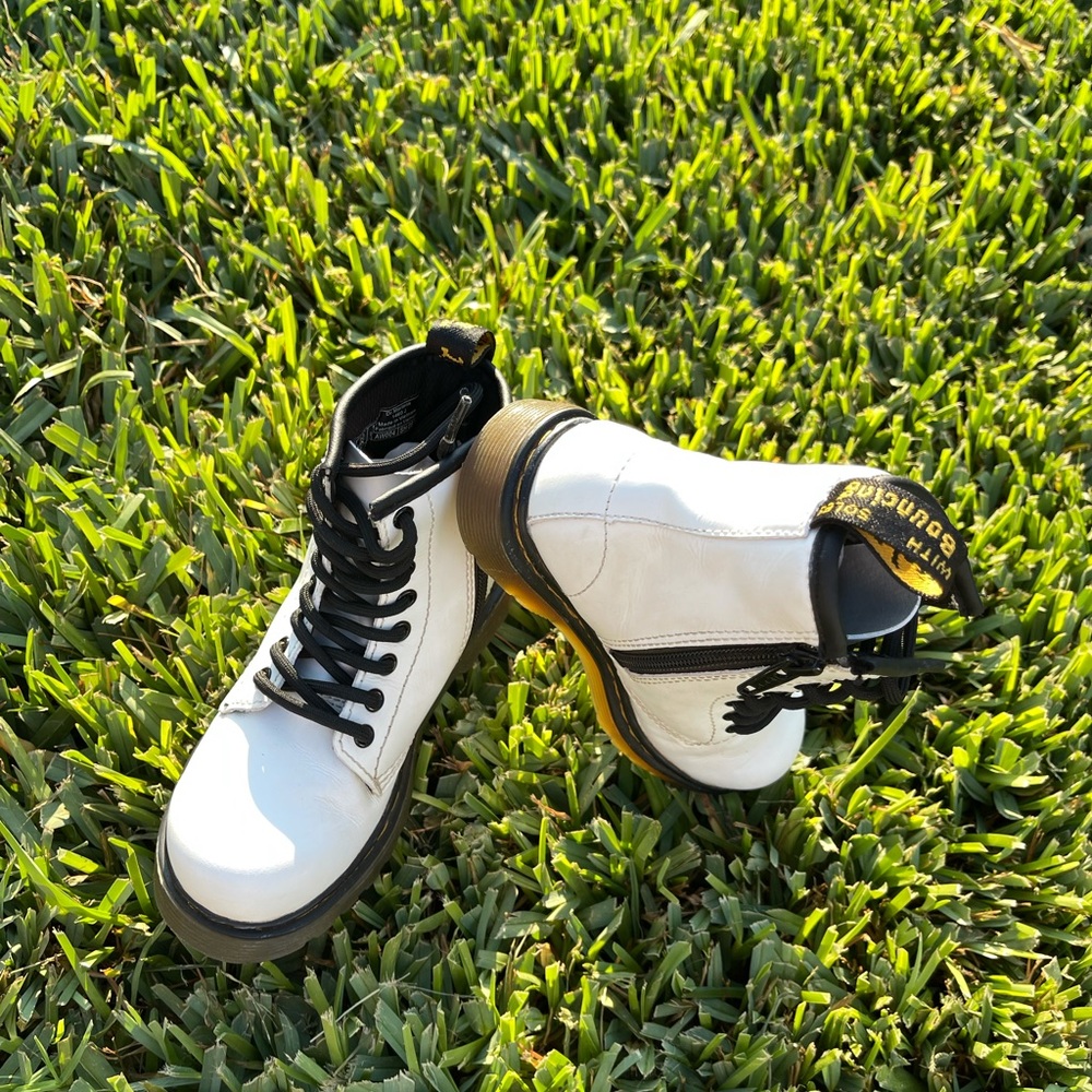 Dr. Martens🔴white combat boots toddler size 7